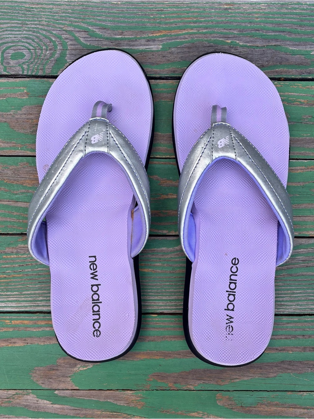 New Balance JoJo Thong Sandals Sz 9 Lilac Silver Flip Flops Beach Vacation - Picture 4 of 12